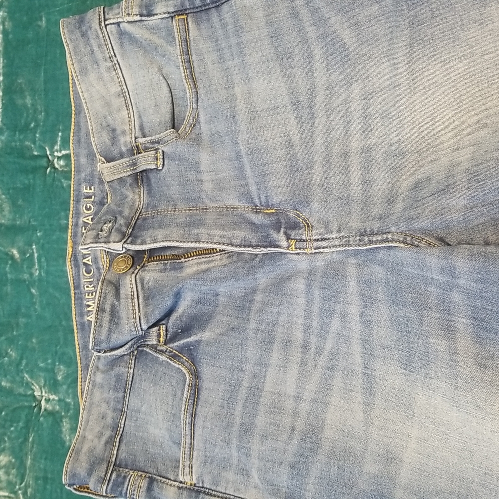 AMERICAN EAGLE Crop Jean